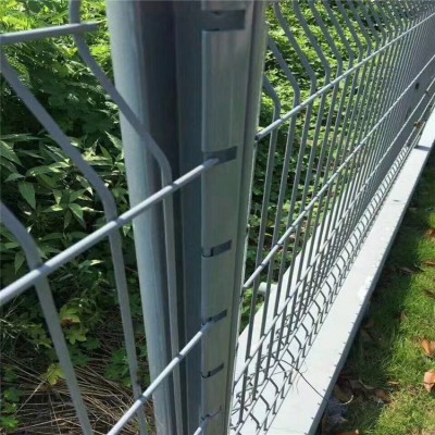 3D metal fence panels with V-shaped bending curves