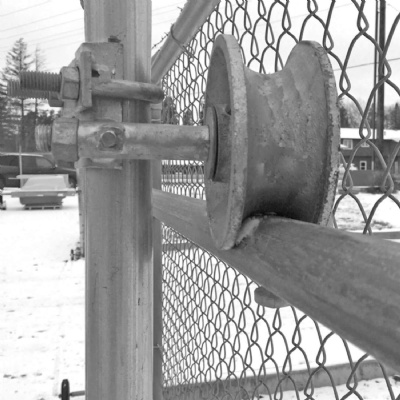 Chain Link Fence Rolling Gate Secures Your Driveways