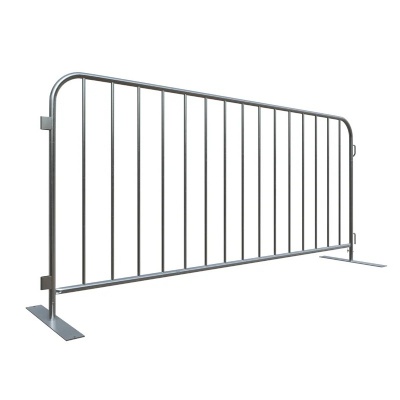 Crowd Control Barrier With Flat Metal Feet